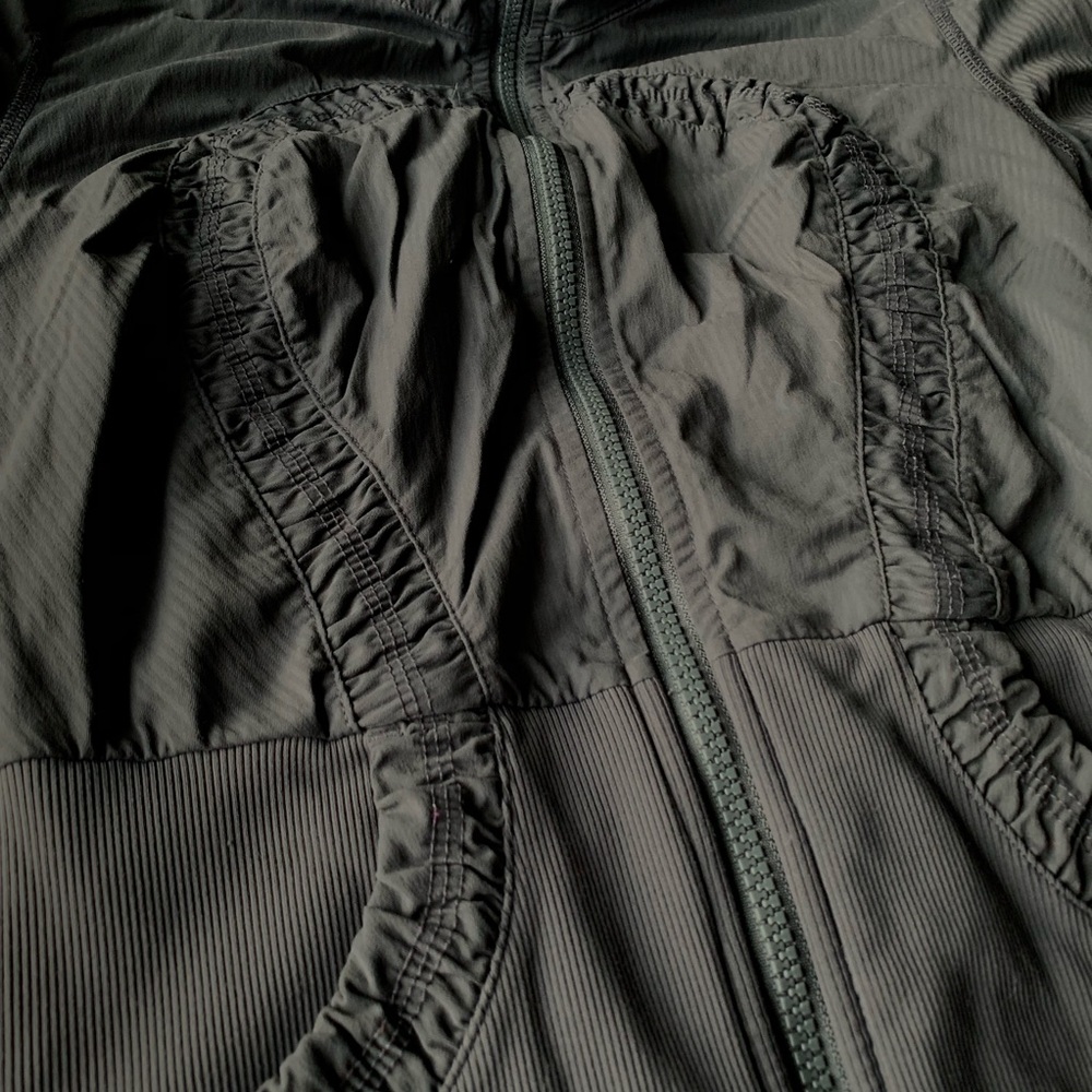 Lululemon Reversible Zip-Up - Picture 7 of 8